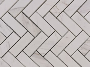 Ibicuruzwa byinshi Herringbone Marble Tiles Igikoni Ibuye ryera Mosaika