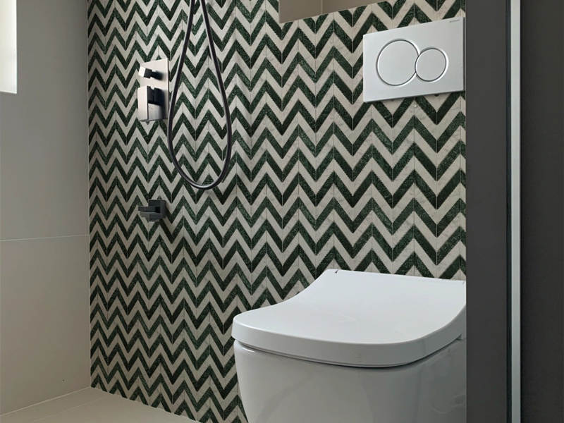 chevron гантиг хавтан backsplash ногоон болон цагаан гантиг мозайк хавтан угаалгын өрөөний backsplash