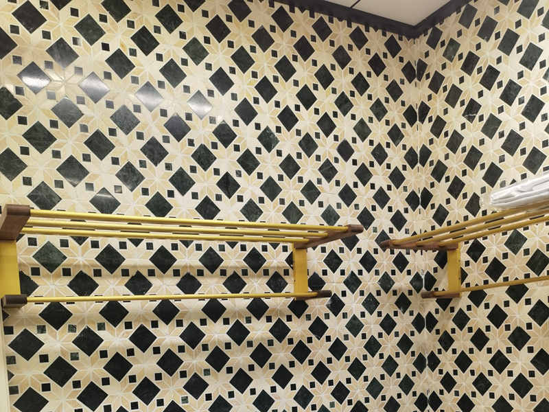 геометриялық мозаикалық плитка ванна бөлмесінің мозаикасының артқы жағындағы душ қабырғасына арналған жасыл және бежевый мәрмәр мозаикалық плитка