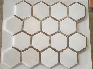 Márvány és sárgaréz hatszögletű méhsejt mozaik csempe Backsplash falra