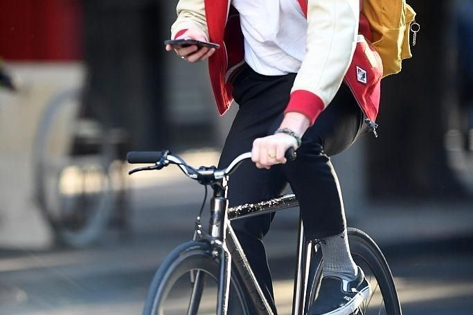 Giá đỡ điện thoại trên xe đạp là gì
