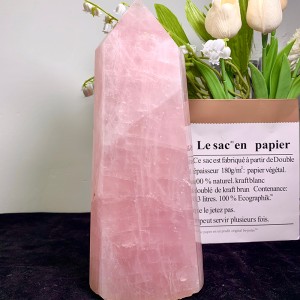 Ġebel naturali tal-fejqan tal-Gemstone Clear Rose Quartz Crystal Point