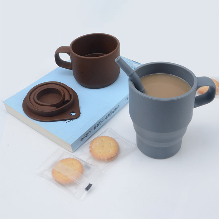 Wholesale creative custom logo coffee cup Silicone Foldable Coffee Mug with Lid for campin