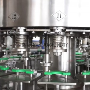 Stroj za polnjenje in šivanje sadnih sokov v pločevinkah iz aluminija
