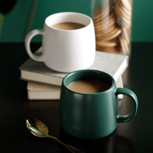 Paprastos spalvos glazūros kavos puodelis Nordic Ins Style Buitinis vandens puodelis Keraminis pusryčių pieno puodelis su rankena