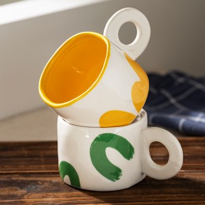 300ml Nordic Ceramic Handgrip Coffee Mug Office የቤት ውሃ ሙግ ቀለበት እጀታ ማይክሮዌቭ ቁርስ የኦትሜል ወተት ማንሻዎች