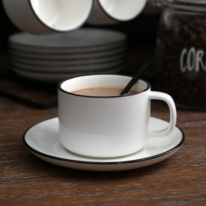 युरोपियन-शैलीतील सिरॅमिक कॉफी कप आणि सॉसर्स सिंपल क्रिएटिव्ह वॉटर टी कप दुपारचा चहा सेट मग कॉफी कप मग