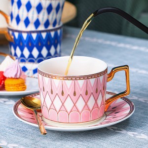 ब्रिटिश सिरेमिक कफी कप र डिश सेट नॉर्डिक लक्जरी केटी हृदय घर दिउँसो चिया कप अनुकूलन