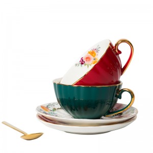 Керамички сет шољица за кафу Европска мала луксузна шоља за кафу и тањирић сет ретро цветна шоља за чај са венцима са ручном поклон кутијом