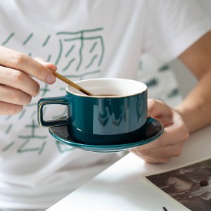 Kavos puodelių ir lėkštučių rinkinys Šiaurės šalių paprastas keramikinis grynos spalvos dažytas bronzinis puodelis Namų biuro pusryčių pieno puodelis