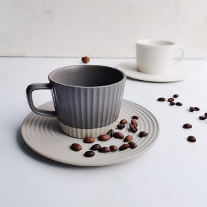 Японські старовинні керамічні набори чашок і блюдець для кави Креативна біло-зелена кухоль Офісні післяобідні чашки для напоїв Турецький кухонний посуд