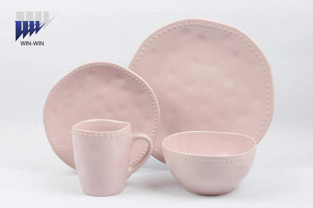 Bone china manufacturers teach you four tips for choosing ceramic water cups