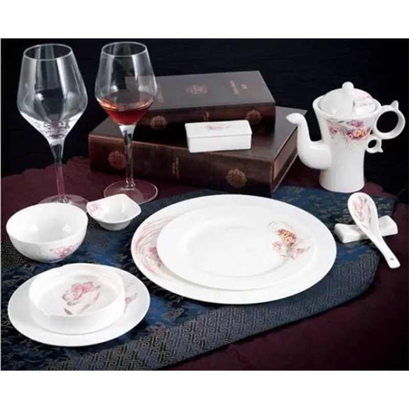 How does the hotel buy high quality ceramic dinnerware?