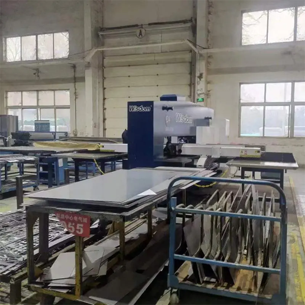 現代の製造業における CNC タレットパンチプレス機の変革力