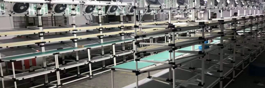 Les rayonnages à tubes Lean sont un équipement de stockage important en entrepôt.