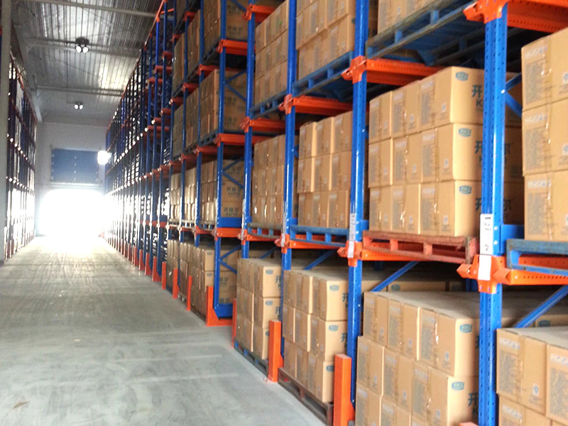 Unità di carrelli elevatori per impieghi pesanti in Cina in sistema di scaffali di pallet per FIFO è FILO