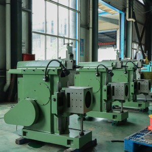 Certyfikat CE Chiny Ręczna pozioma maszyna do kształtowania małych metali z przekładnią B635A