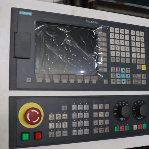 Kina CNC fræsemaskine XK7136 hærdet skinne CNC fræsemaskine