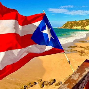 Puertoriko karoga izšuvumi, kas iespiesti Pole automašīnu laivu dārzā