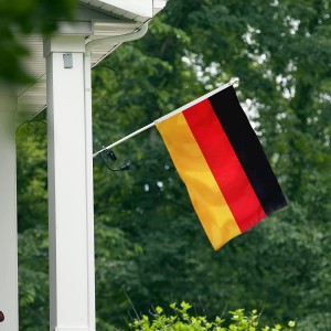 Duitse vlag borduurwerk gedruk vir paalmotorboottuin