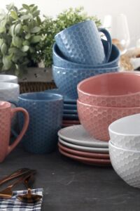 Honeycomb Collection porcelain dinnerware set
