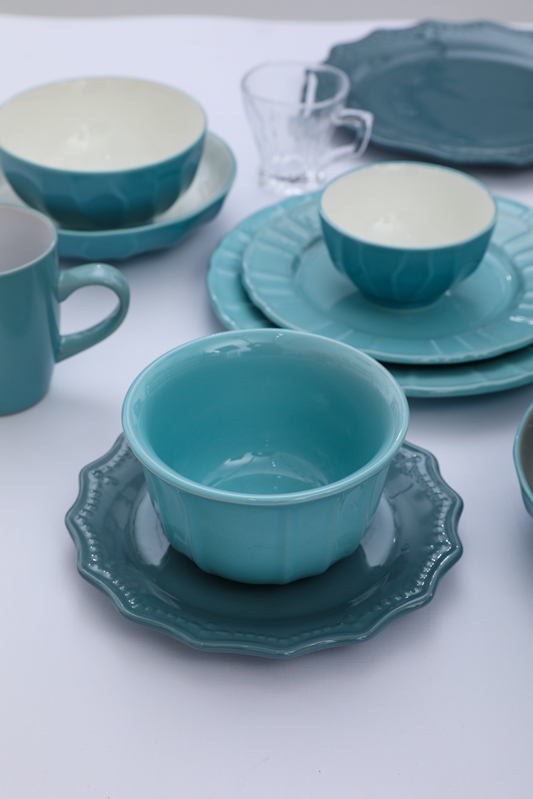 Colored glaze stoneware tabletop set