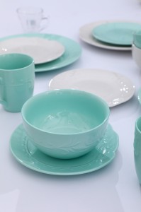 Color glaze emboss design white porcelain tableware set