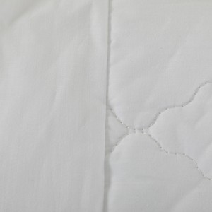 200TC Poly Cotton Deep Fitted Waterproof Quilted mattress protector Zipped Mattress Protector For Hotel Home