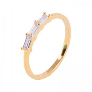 18K Polished Gold Small Square Zircon Ring