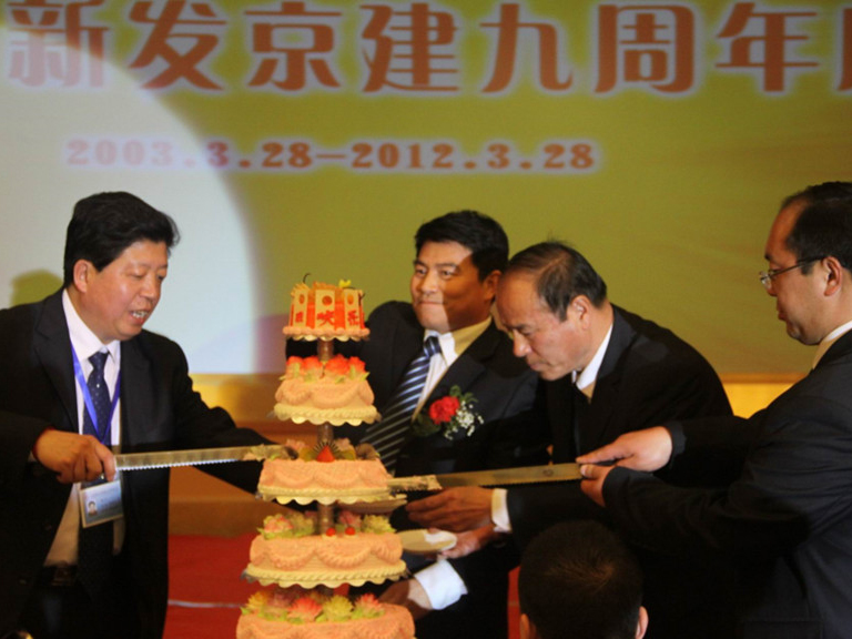 30.3.2012 г. Честването на 9-тата годишнина на Xinfa Jingjian, китайски партньор за корпоративна мощност, беше успешно проведено