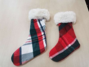 Gražios ir šiltos kalėdinės kojinės 2021 žiemai