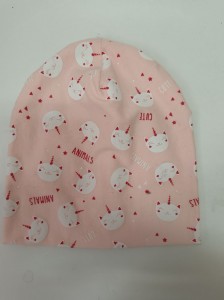 Ružičasta pletena kapa sa životinjskim printom