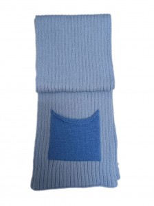 lenço de tricô azul