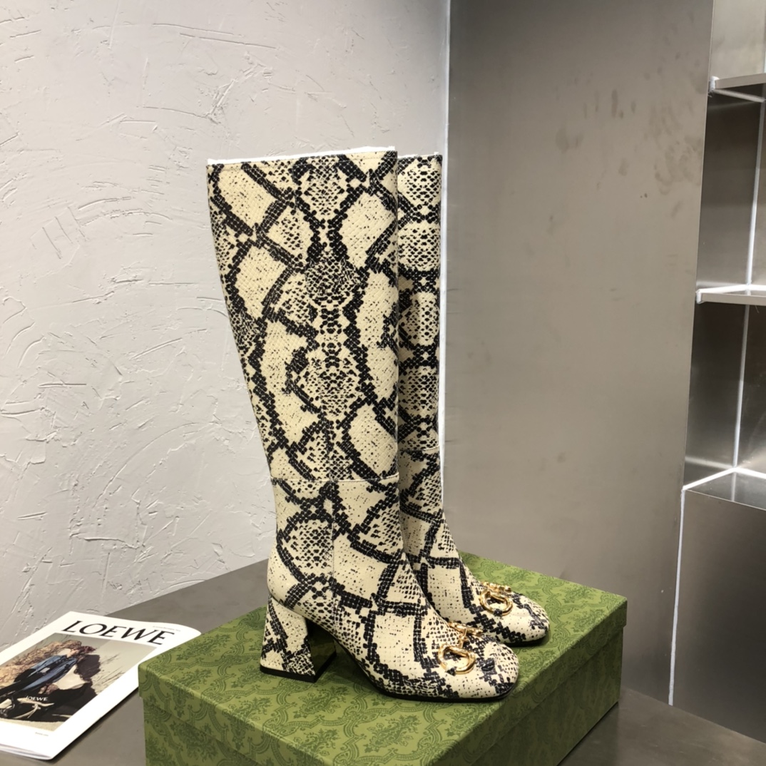 Sêwiranên marqeya luks bootên Gucci bişkojka hespê bişkojka yekane rêze pêlavan chunk heel Gucci boots