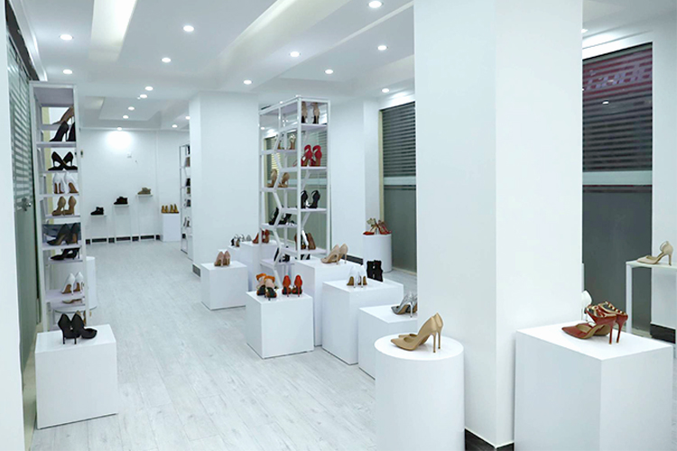 Sala d'exposicions de sabates de l'empresa de sabates XinziRain