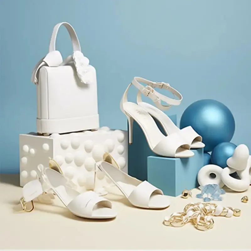 Komplet belih torbic in čevljev zasebne blagovne znamke po meri
