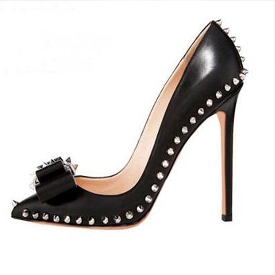 Moda tasarımı Metal perçinler ile perçin bağları tarzı siyah stiletto topuklu ayakkabılar