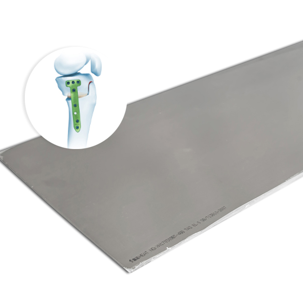 Lámina de titanio aplicada para sistema de bloqueo óseo quirúrgico