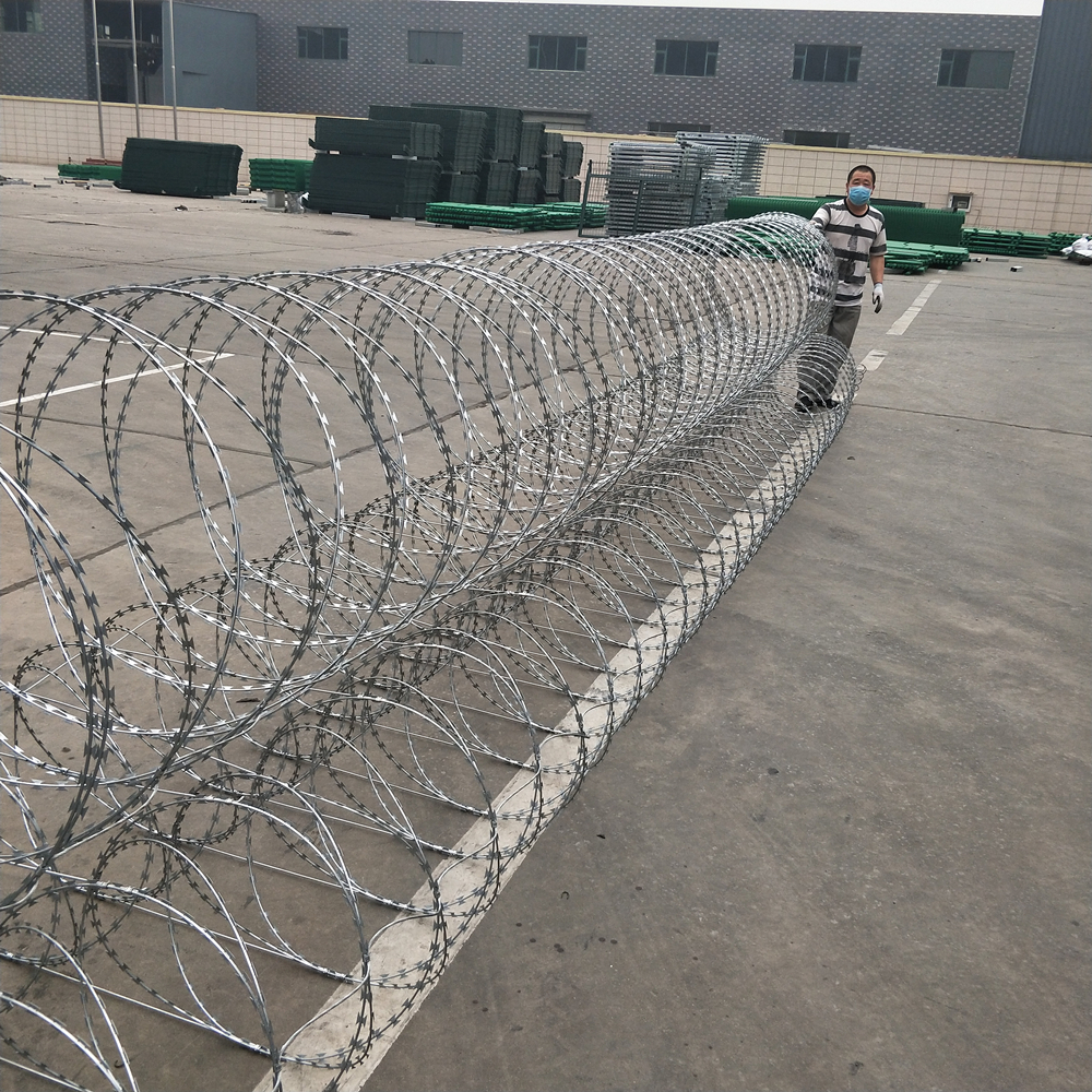 Mobile security barrier/three coil razor wire