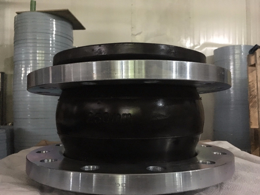 Rubber Flexible Expansion Joint with galvanized flange