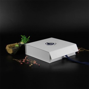 Flip-top Cardboard Magnetic Gift Box Dengan Magnetic Closure (6)
