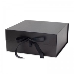 กล่องของขวัญกระดาษแข็งพับแข็งเคลือบสีดำพับได้พร้อมแม่เหล็กปิดและริบบิ้น
