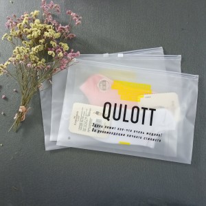 Bagong produkto mainit na benta OEM naka-print ng sariling logo plastic damit packaging siper bag