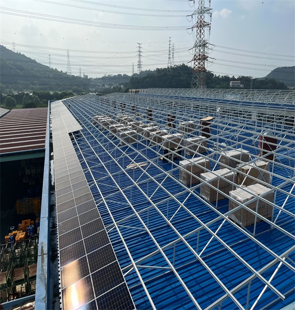 Muntatge solar de sostre metàl·lic