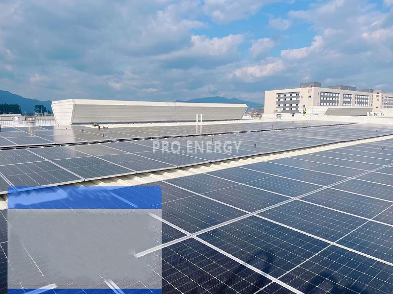 Montagem solar em telhado metálico