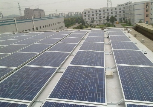 U settore solare di u tettu di u Bangladesh guadagna impulsu