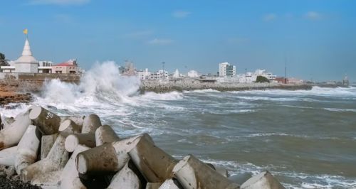 Sawetara pelabuhan India nundha operasi amarga daratan siklon