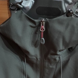 OEM zákazková vysokokvalitná ľahká 3-vrstvová laminátová konštrukcia z ePTFE PU trikotu nepremokavá bunda do dažďa plášť do dažďa hardshell softshell
