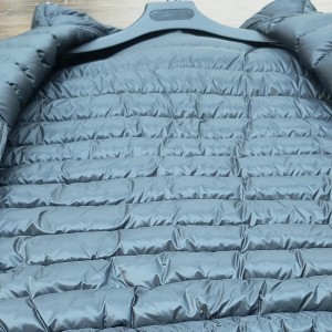 OEM nejprodávanější voděodolná péřová bunda Zimní bunda Outdoor Vysoce kvalitní bílá kachní péřová bunda z husího peří