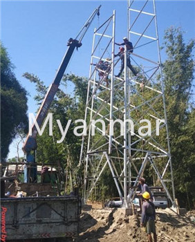 Pylône de la ligne de transmission du Myanmar